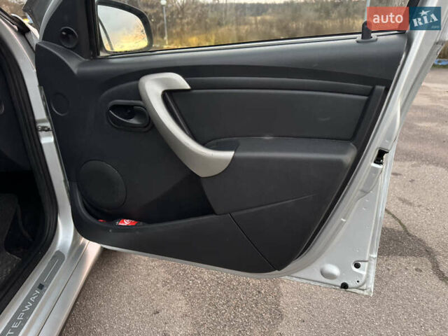 Серый Дачия Sandero StepWay, объемом двигателя 1.6 л и пробегом 202 тыс. км за 6999 $, фото 5 на Automoto.ua
