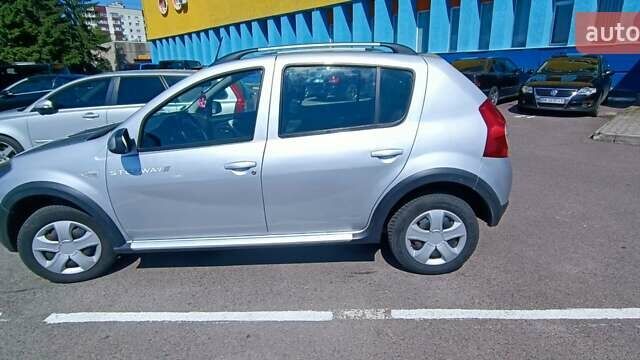 Серый Дачия Sandero StepWay, объемом двигателя 1.6 л и пробегом 120 тыс. км за 5700 $, фото 4 на Automoto.ua