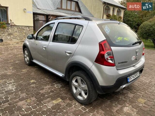 Серый Дачия Sandero StepWay, объемом двигателя 1.6 л и пробегом 182 тыс. км за 6000 $, фото 3 на Automoto.ua