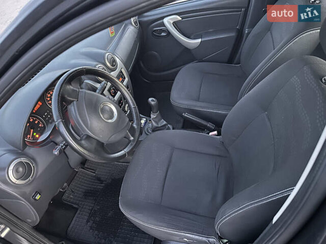 Серый Дачия Sandero StepWay, объемом двигателя 1.6 л и пробегом 190 тыс. км за 6400 $, фото 29 на Automoto.ua