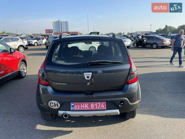 Серый Дачия Sandero StepWay, объемом двигателя 1.6 л и пробегом 212 тыс. км за 7200 $, фото 2 на Automoto.ua