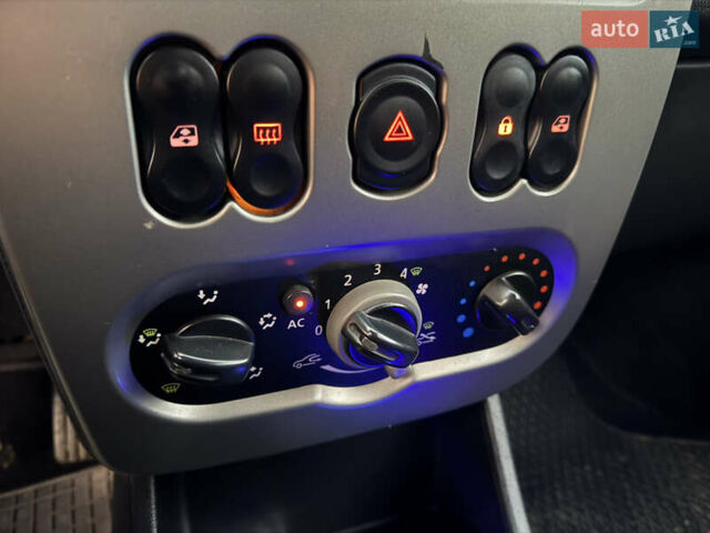 Серый Дачия Sandero StepWay, объемом двигателя 1.6 л и пробегом 202 тыс. км за 6999 $, фото 16 на Automoto.ua