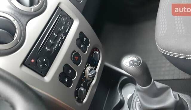 Сірий Дачія Sandero StepWay, об'ємом двигуна 1.6 л та пробігом 181 тис. км за 6899 $, фото 11 на Automoto.ua
