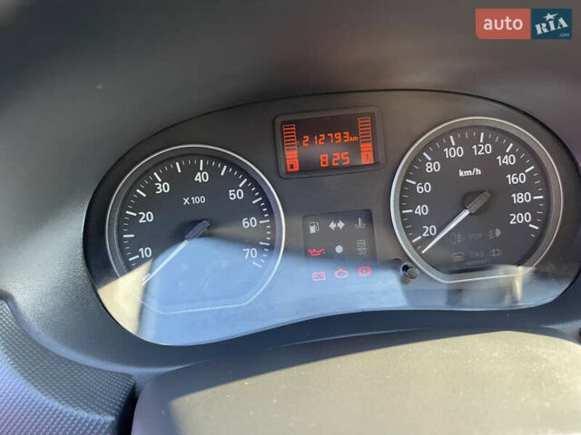 Серый Дачия Sandero StepWay, объемом двигателя 1.6 л и пробегом 212 тыс. км за 7200 $, фото 13 на Automoto.ua