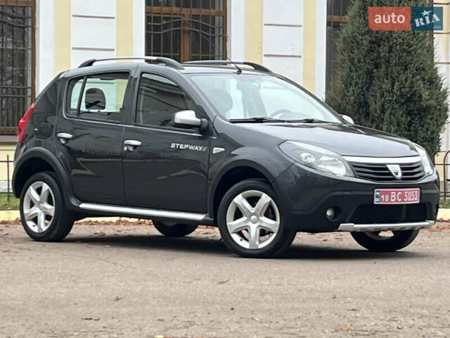 Серый Дачия Sandero StepWay, объемом двигателя 1.6 л и пробегом 60 тыс. км за 6999 $, фото 1 на Automoto.ua