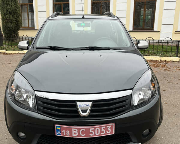 Серый Дачия Sandero StepWay, объемом двигателя 1.6 л и пробегом 60 тыс. км за 6999 $, фото 7 на Automoto.ua