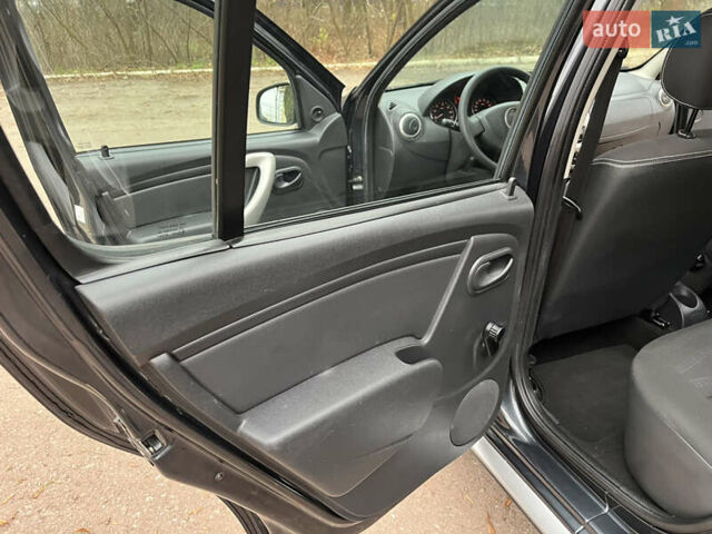 Серый Дачия Sandero StepWay, объемом двигателя 1.6 л и пробегом 60 тыс. км за 6999 $, фото 79 на Automoto.ua