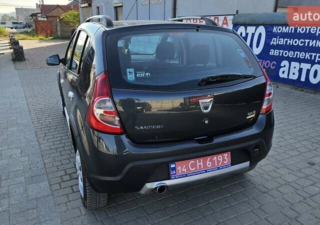 Серый Дачия Sandero StepWay, объемом двигателя 1.6 л и пробегом 192 тыс. км за 5777 $, фото 3 на Automoto.ua