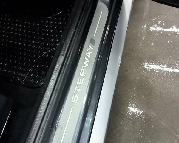 Серый Дачия Sandero StepWay, объемом двигателя 1.6 л и пробегом 265 тыс. км за 5700 $, фото 14 на Automoto.ua