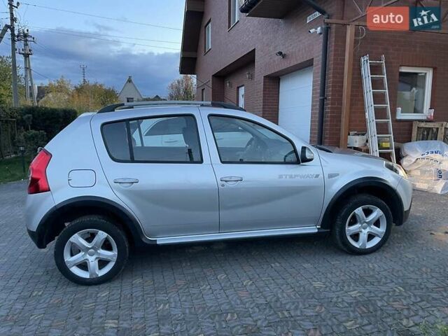 Дачия Sandero StepWay 2011 в Луцке на Automoto.ua Серый Дачия Sandero StepWay, объемом двигателя 1.6 л и пробегом 166 тыс. км за 6299 $, фото 1 на Automoto.ua