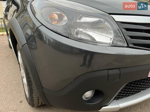 Серый Дачия Sandero StepWay, объемом двигателя 1.6 л и пробегом 60 тыс. км за 6999 $, фото 134 на Automoto.ua