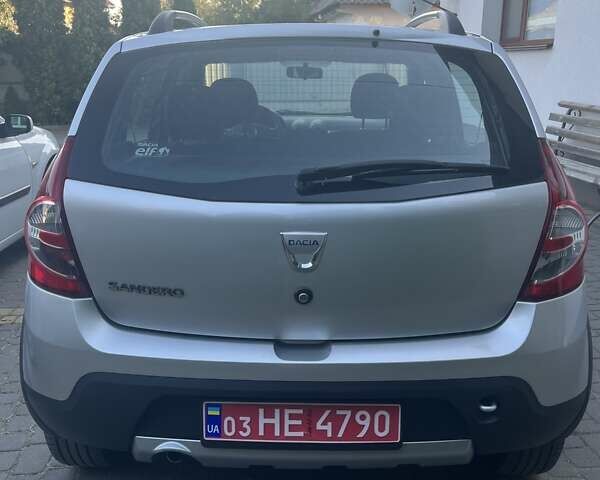 Серый Дачия Sandero StepWay, объемом двигателя 1.6 л и пробегом 107 тыс. км за 7200 $, фото 26 на Automoto.ua