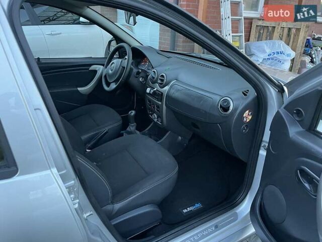 Дачия Sandero StepWay 2011 в Луцке на Automoto.ua Серый Дачия Sandero StepWay, объемом двигателя 1.6 л и пробегом 166 тыс. км за 6299 $, фото 15 на Automoto.ua
