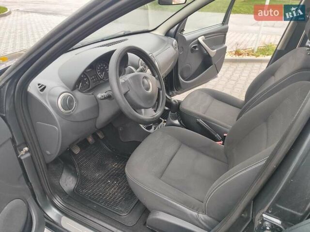 Серый Дачия Sandero StepWay, объемом двигателя 1.6 л и пробегом 133 тыс. км за 6800 $, фото 13 на Automoto.ua
