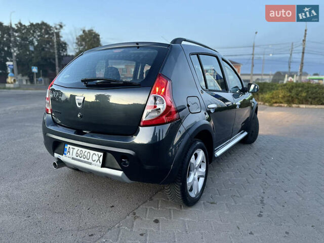 Серый Дачия Sandero StepWay, объемом двигателя 1.6 л и пробегом 190 тыс. км за 6400 $, фото 17 на Automoto.ua