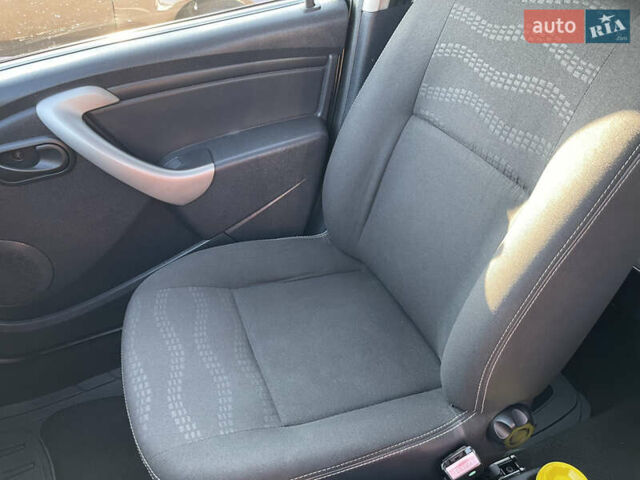 Серый Дачия Sandero StepWay, объемом двигателя 1.6 л и пробегом 212 тыс. км за 7200 $, фото 10 на Automoto.ua