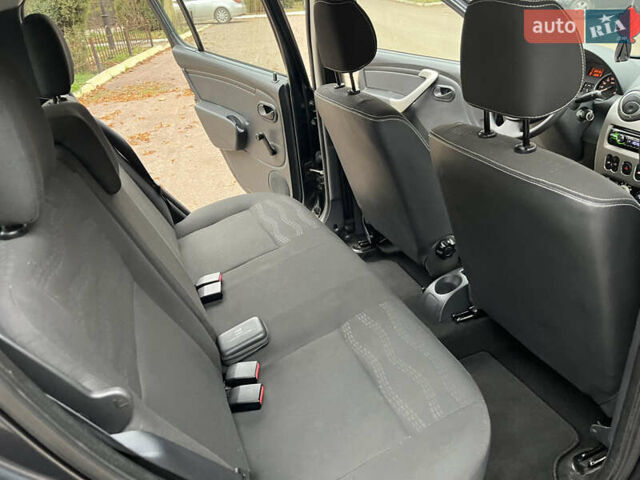 Серый Дачия Sandero StepWay, объемом двигателя 1.6 л и пробегом 60 тыс. км за 6999 $, фото 76 на Automoto.ua
