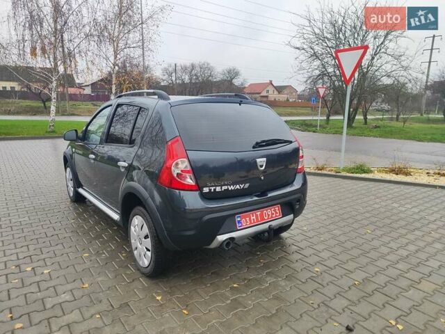 Серый Дачия Sandero StepWay, объемом двигателя 1.6 л и пробегом 133 тыс. км за 6800 $, фото 7 на Automoto.ua