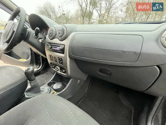 Серый Дачия Sandero StepWay, объемом двигателя 1.6 л и пробегом 60 тыс. км за 6999 $, фото 62 на Automoto.ua