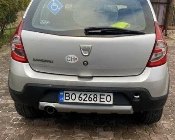 Серый Дачия Sandero StepWay, объемом двигателя 1.6 л и пробегом 183 тыс. км за 5800 $, фото 2 на Automoto.ua