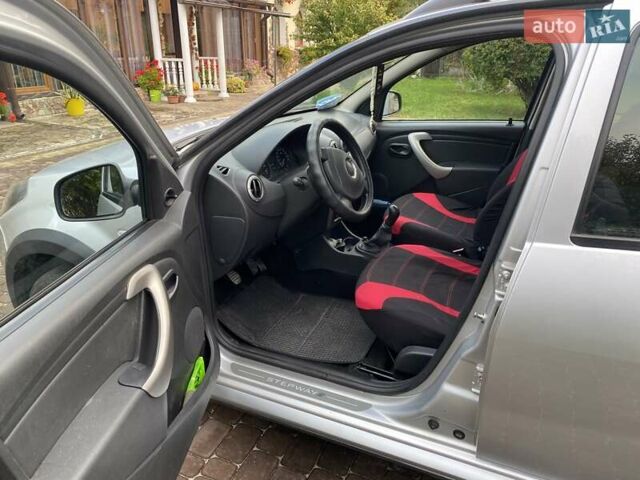 Серый Дачия Sandero StepWay, объемом двигателя 1.6 л и пробегом 182 тыс. км за 6000 $, фото 4 на Automoto.ua