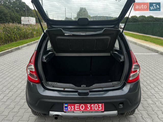 Серый Дачия Sandero StepWay, объемом двигателя 1.6 л и пробегом 190 тыс. км за 6500 $, фото 14 на Automoto.ua
