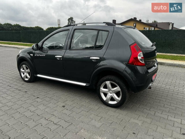 Серый Дачия Sandero StepWay, объемом двигателя 1.6 л и пробегом 190 тыс. км за 6500 $, фото 4 на Automoto.ua