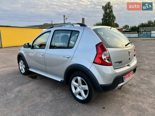 Серый Дачия Sandero StepWay, объемом двигателя 1.6 л и пробегом 215 тыс. км за 6900 $, фото 8 на Automoto.ua