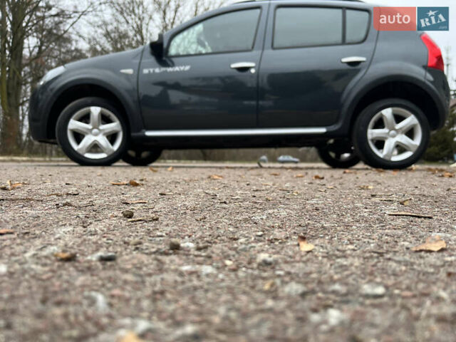 Серый Дачия Sandero StepWay, объемом двигателя 1.6 л и пробегом 60 тыс. км за 6999 $, фото 160 на Automoto.ua