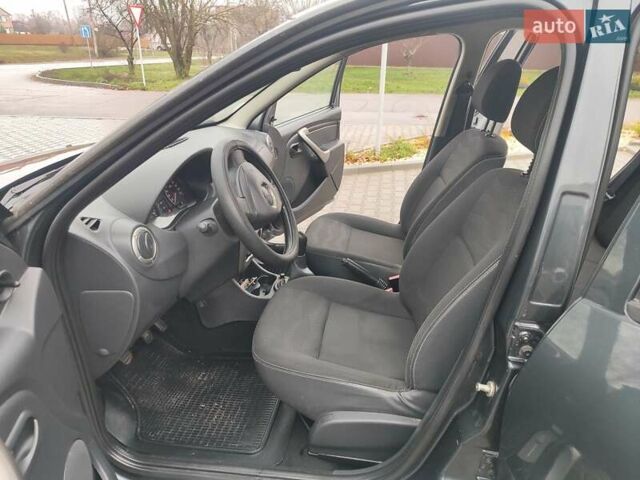 Серый Дачия Sandero StepWay, объемом двигателя 1.6 л и пробегом 133 тыс. км за 6800 $, фото 10 на Automoto.ua