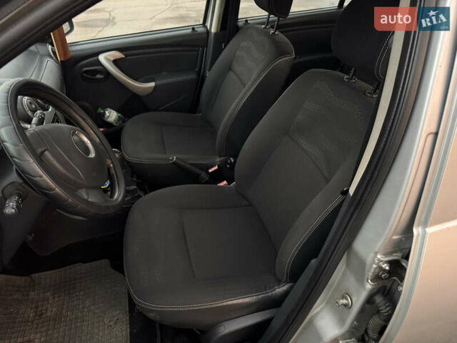 Серый Дачия Sandero StepWay, объемом двигателя 1.6 л и пробегом 202 тыс. км за 6999 $, фото 14 на Automoto.ua