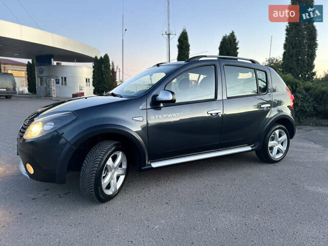 Серый Дачия Sandero StepWay, объемом двигателя 1.6 л и пробегом 190 тыс. км за 6400 $, фото 11 на Automoto.ua