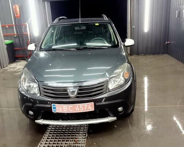 Серый Дачия Sandero StepWay, объемом двигателя 1.6 л и пробегом 265 тыс. км за 5700 $, фото 5 на Automoto.ua