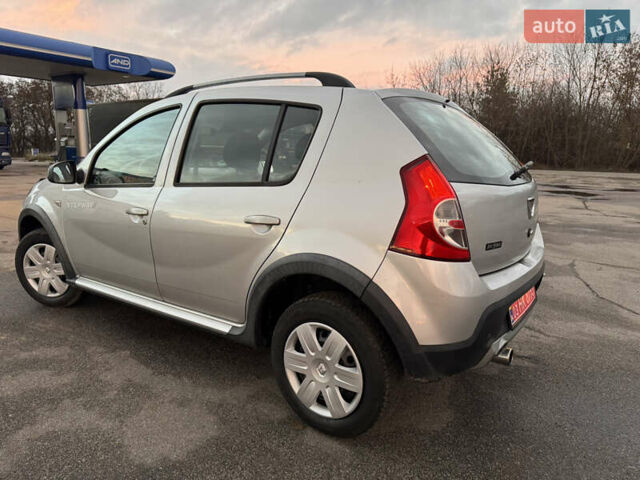 Серый Дачия Sandero StepWay, объемом двигателя 1.6 л и пробегом 202 тыс. км за 6999 $, фото 22 на Automoto.ua
