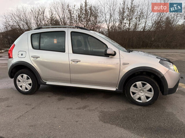 Серый Дачия Sandero StepWay, объемом двигателя 1.6 л и пробегом 202 тыс. км за 6999 $, фото 11 на Automoto.ua