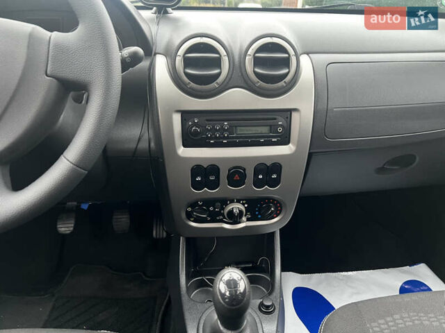 Серый Дачия Sandero StepWay, объемом двигателя 1.6 л и пробегом 190 тыс. км за 6500 $, фото 16 на Automoto.ua