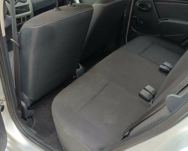 Дачия Sandero StepWay 2011 в Любешов на Automoto.ua Серый Дачия Sandero StepWay, объемом двигателя 1.6 л и пробегом 201 тыс. км за 6100 $, фото 9 на Automoto.ua
