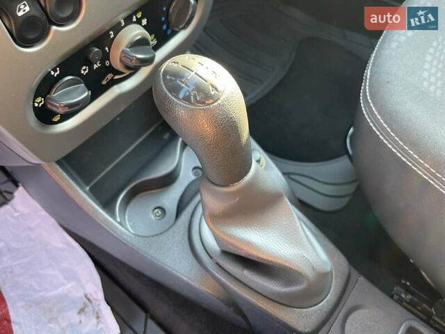 Серый Дачия Sandero StepWay, объемом двигателя 1.6 л и пробегом 212 тыс. км за 7200 $, фото 7 на Automoto.ua