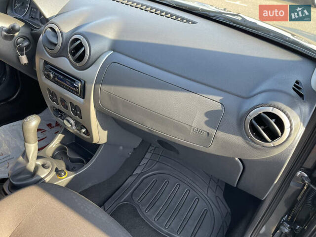 Серый Дачия Sandero StepWay, объемом двигателя 1.6 л и пробегом 212 тыс. км за 7200 $, фото 30 на Automoto.ua