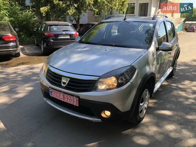 Серый Дачия Sandero StepWay, объемом двигателя 1.6 л и пробегом 118 тыс. км за 5450 $, фото 3 на Automoto.ua