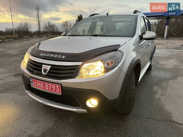 Серый Дачия Sandero StepWay, объемом двигателя 1.6 л и пробегом 202 тыс. км за 6999 $, фото 1 на Automoto.ua