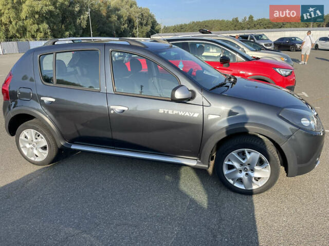 Серый Дачия Sandero StepWay, объемом двигателя 1.6 л и пробегом 212 тыс. км за 7200 $, фото 1 на Automoto.ua