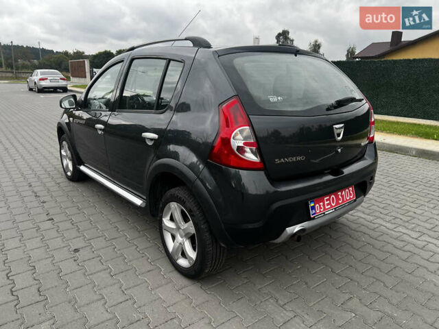 Серый Дачия Sandero StepWay, объемом двигателя 1.6 л и пробегом 190 тыс. км за 6500 $, фото 5 на Automoto.ua