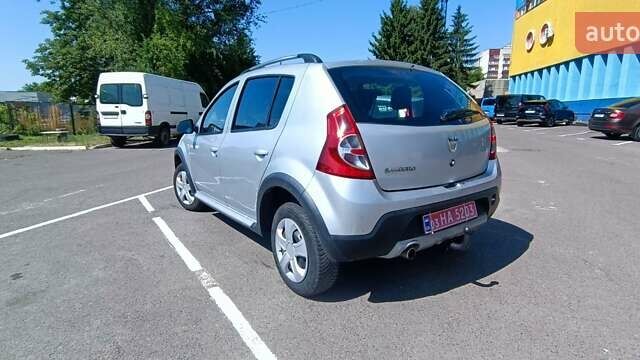 Серый Дачия Sandero StepWay, объемом двигателя 1.6 л и пробегом 120 тыс. км за 5700 $, фото 5 на Automoto.ua