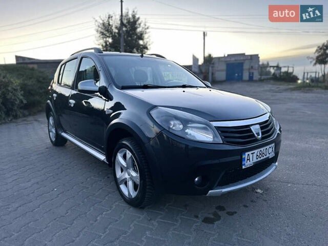 Серый Дачия Sandero StepWay, объемом двигателя 1.6 л и пробегом 190 тыс. км за 6400 $, фото 2 на Automoto.ua