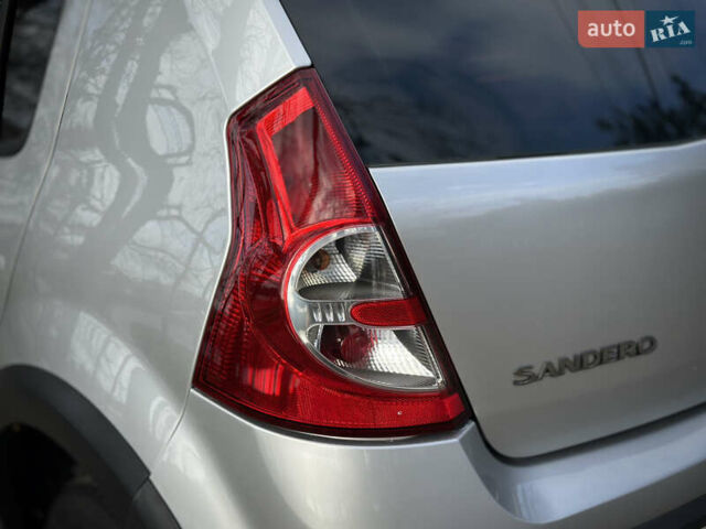 Сірий Дачія Sandero StepWay, об'ємом двигуна 1.6 л та пробігом 239 тис. км за 6900 $, фото 24 на Automoto.ua