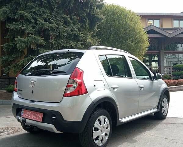 Серый Дачия Sandero StepWay, объемом двигателя 1.6 л и пробегом 166 тыс. км за 6700 $, фото 8 на Automoto.ua