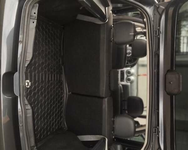 Серый Дачия Sandero StepWay, объемом двигателя 1.6 л и пробегом 232 тыс. км за 7000 $, фото 8 на Automoto.ua
