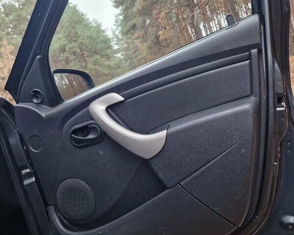 Серый Дачия Sandero StepWay, объемом двигателя 1.6 л и пробегом 207 тыс. км за 5999 $, фото 68 на Automoto.ua