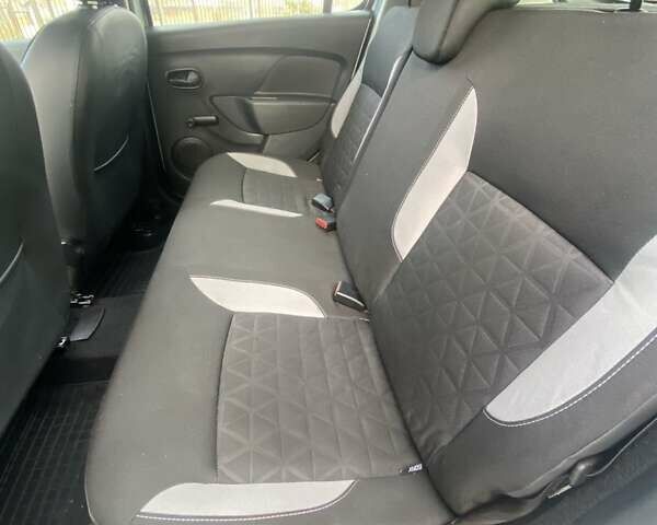 Серый Дачия Sandero StepWay, объемом двигателя 1.5 л и пробегом 291 тыс. км за 8000 $, фото 6 на Automoto.ua
